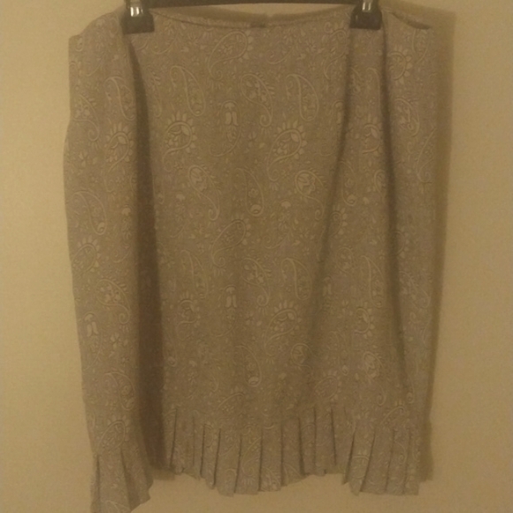 NWOT Size 22W. Jacket and skirt with gray and white design. Blazer and Skirt. - Picture 5 of 5